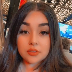 Meet your Posher, Nuvia